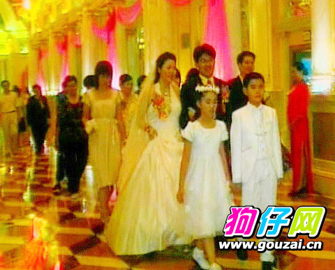 Sorry bachelors - richest Chinese woman married