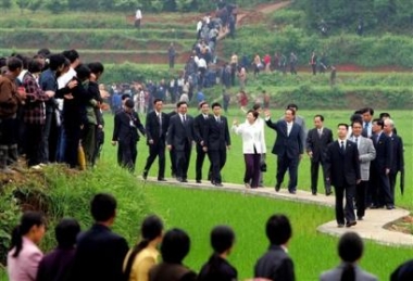 Soong pays homage to his ancestral tombs