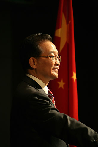 Wen speaks at a government resources function