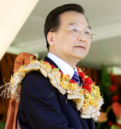 Premier Wen in Fiji for visit, economic forum