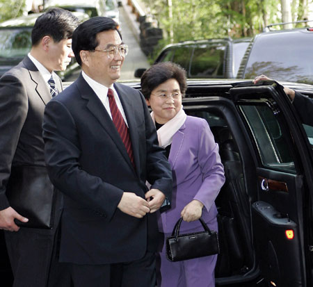 Hu visits home of Bill Gates