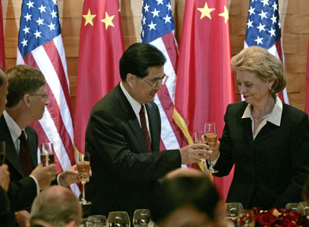 Hu toasts with Washington governor