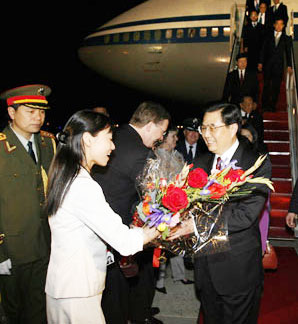 Hu Jintao arrives in DC