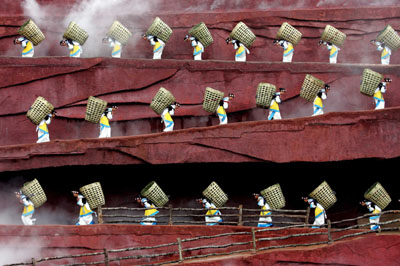 Minority groups participate 'Impression Lijiang'