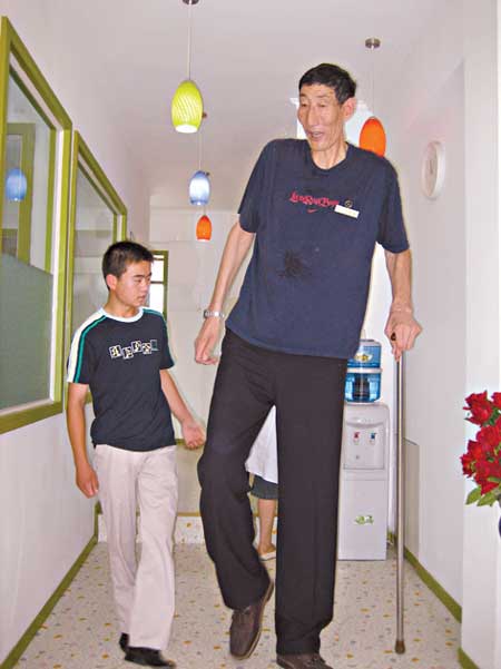 World's tallest man longs to live a normal life