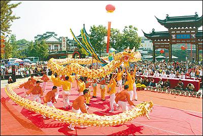 Folk handicraftsmen displaying 