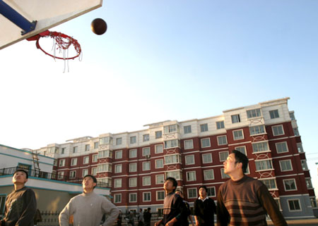 Shantytown residents moving into apartments