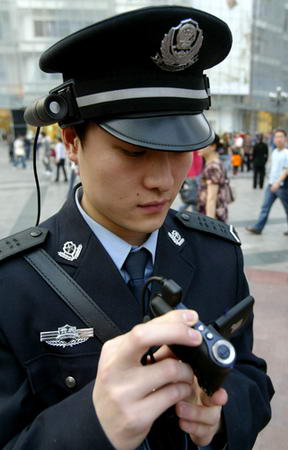 Policemen have 'electronic eyes'