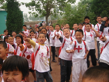 T-shirts bring on children's smiles