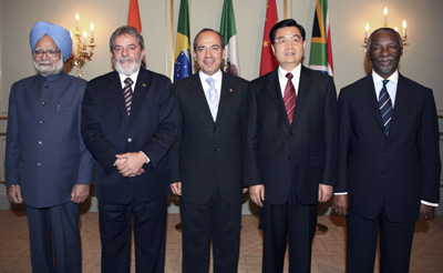 Hu meets leaders of developing nations at G8