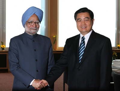 Hu meets leaders of developing nations at G8