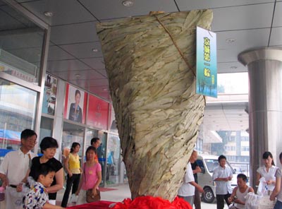 Super-sized Zongzi debuts in Beijing