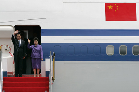 President Hu arrives in Hong Kong for celebrations
