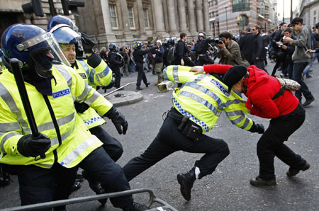 London police charge to disperse G20 protesters