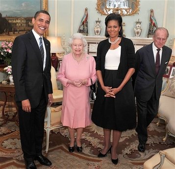 Obamas greet British queen, trade gifts