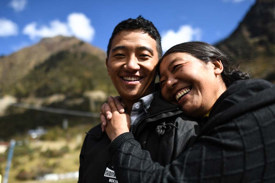 Xi praises Tibet sisters for strengthening border