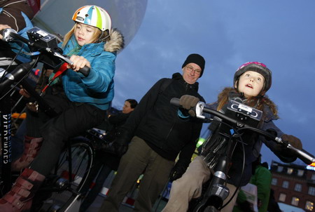 Light the Christmas tree by bike