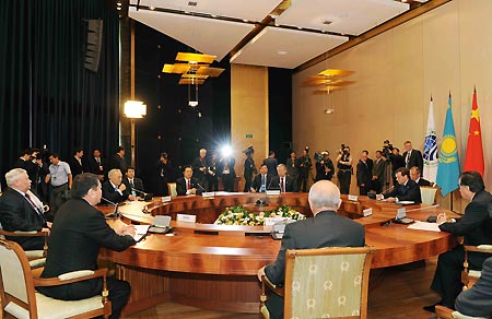 Hu attends SCO summit in Yekaterinburg