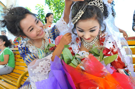 Wedding ceremony held in Folk Custom Village in Xinjiang