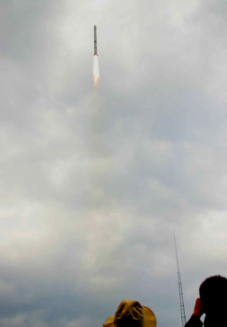 Lunar orbiter blasts off in Xichang