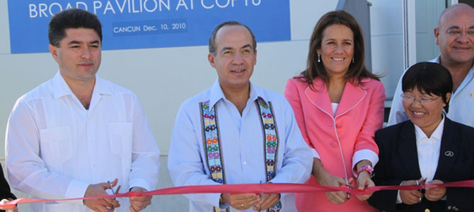 Calderon attends China Pavilion opening ceremony
