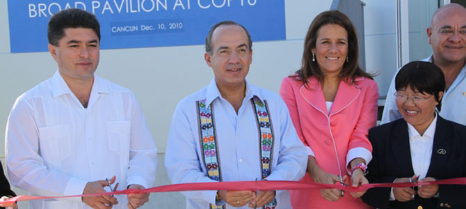 Calderon attends China Pavilion opening ceremony