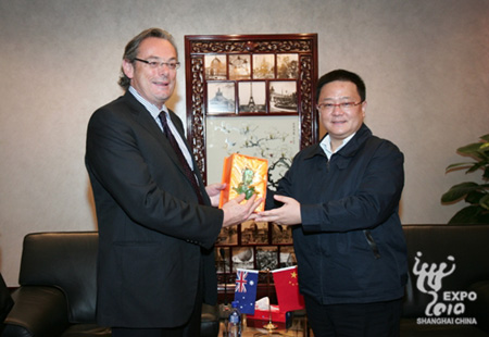 Australian ambassador to China gets Expo updates