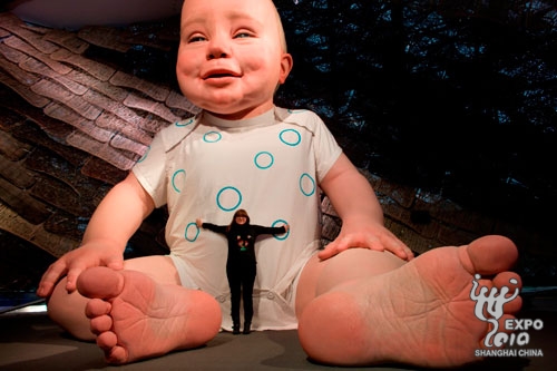Spain Pavilion unveils 'giant baby'