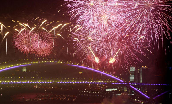 Lighting, fireworks show staged at Expo opening