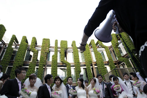 A French-style Expo group wedding