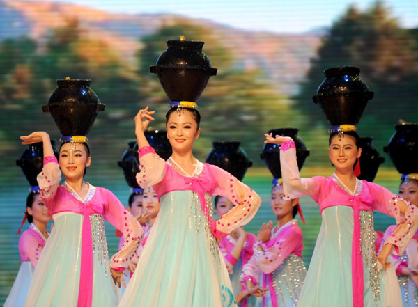 Folk dances mark end of Jilin Week 