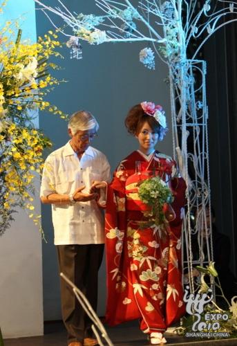 Wedding lights up Japanese Industry Pavilion