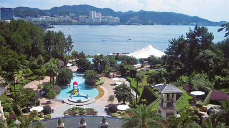 Qiandaohu's thousand islands in the sun