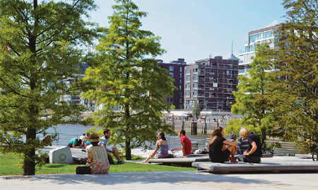 Integrating waterfronts into city life
