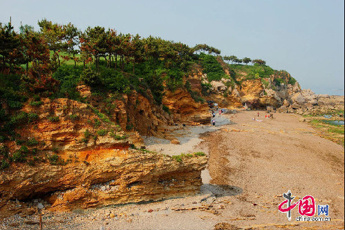 Amazing Golden Pebble Beach in China's Dalian