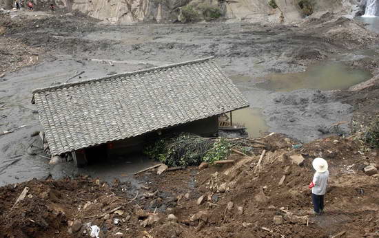 Floods in Shaanxi kill 73; 121 still missing
