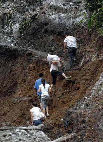 Floods in Shaanxi kill 73; 121 still missing