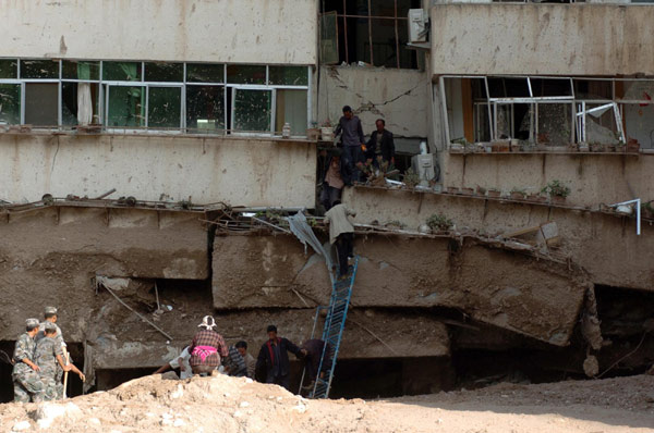 Frantic search for signs of life after landslide