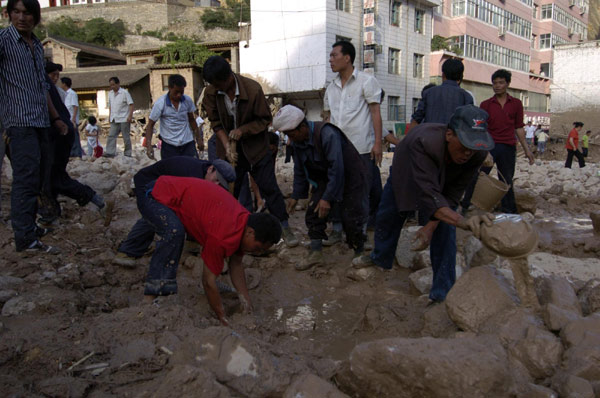 Frantic search for signs of life after landslide