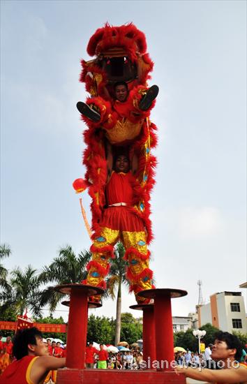 Folk festival preludes to National Day in S China