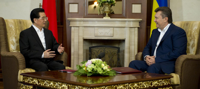 Chinese, Ukrainian presidents meet on ties