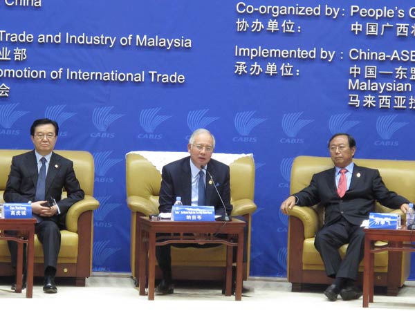Malaysian PM holds roundtable talks with Chinese CEOs