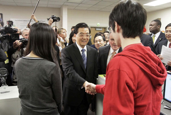President Hu tours high school in Chicago