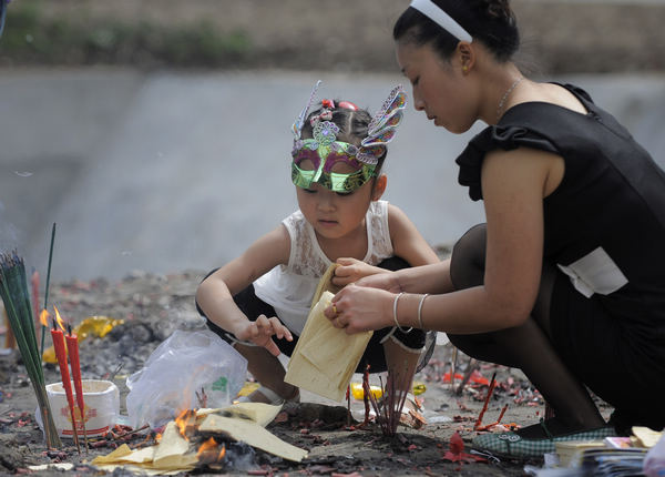 Sichuan quake anniversary marked