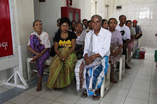 Myanmar patients receive free cataract operations