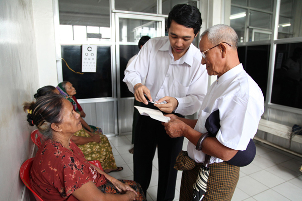 Myanmar patients receive free cataract operations