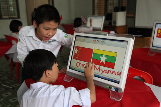 11 schools get gift of computers from China