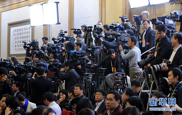 Journalists cover debut of new CPC top leaders