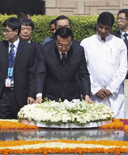 Premier Li visits Mahatma Gandhi memorial