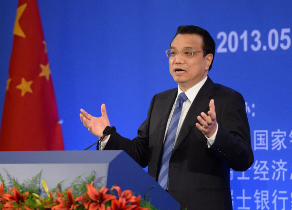 Chinese Premier gives speech at luncheon in Zurich, Switzerland